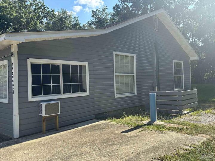 Property Photo: 3525 Robinson Pt Rd FL 32583