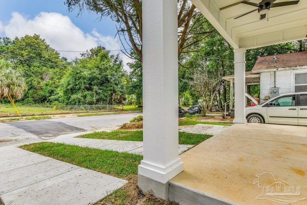Property Photo:  312 E Blount St  FL 32503 