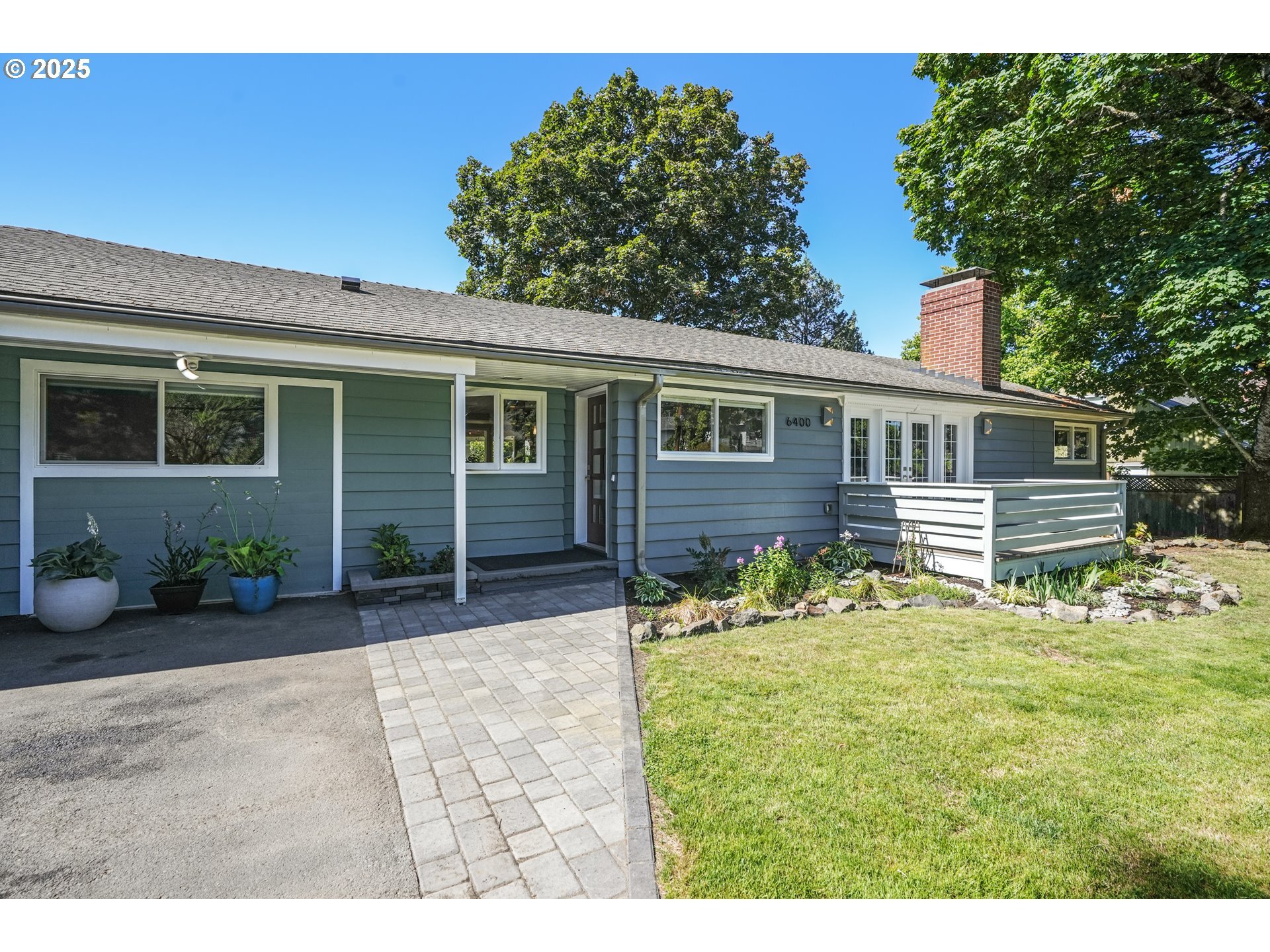 Property Photo: 6400 SW Taylors Ferry Rd OR 97219