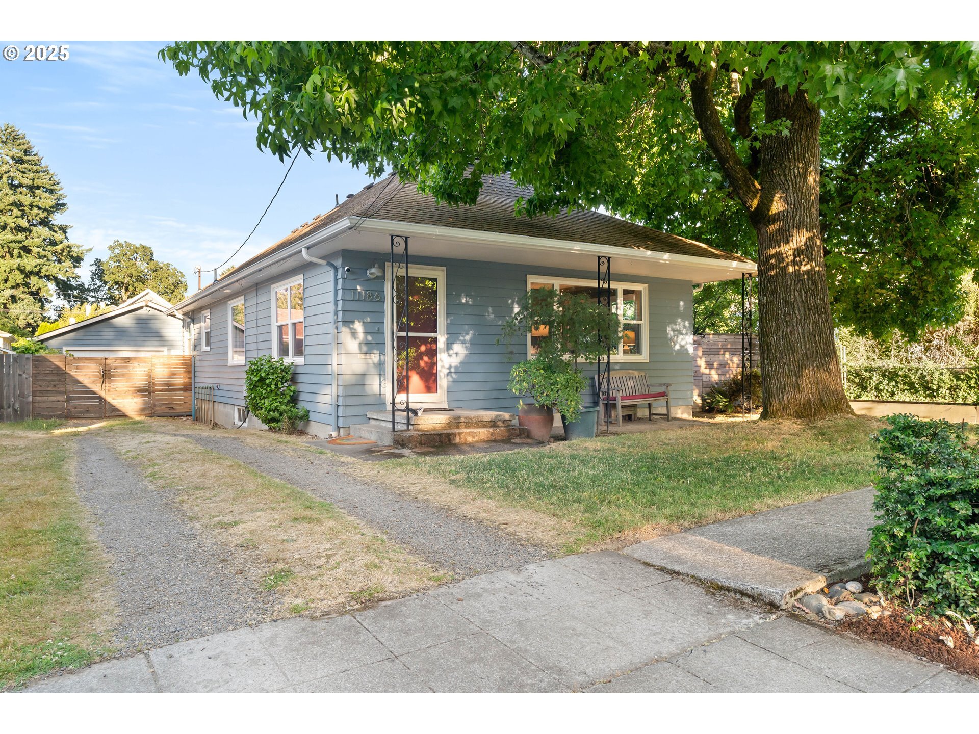 Property Photo: 11186 SE 31st Ave OR 97222
