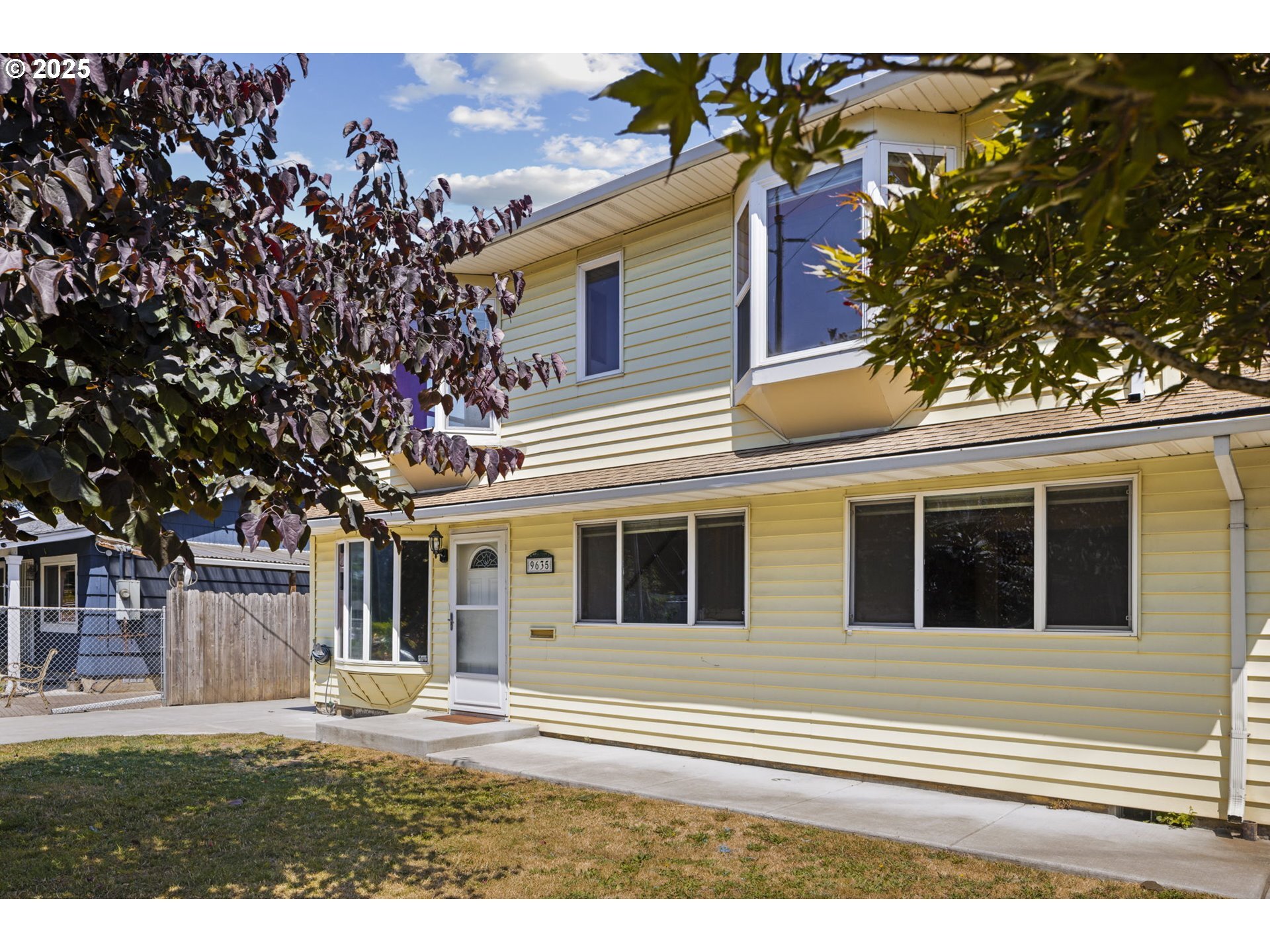 Property Photo:  9635 SE Glenwood St  OR 97266 