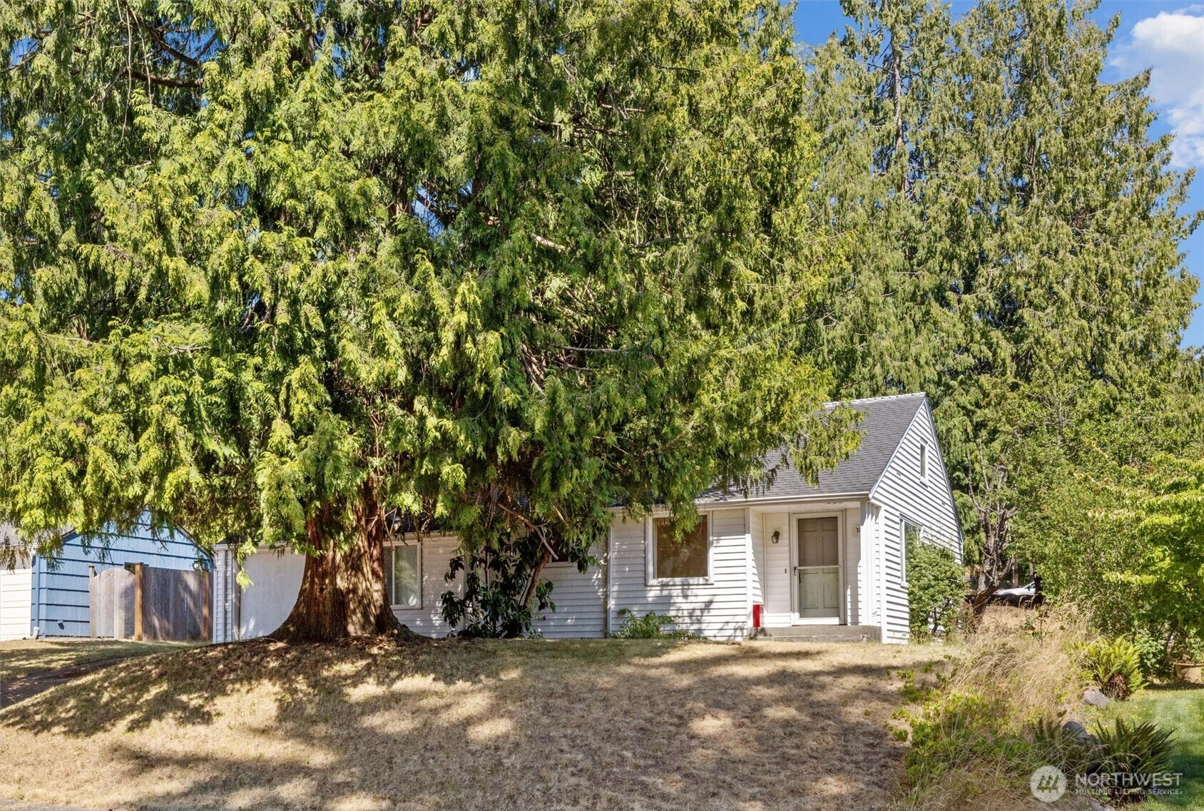 Property Photo: 17030 14th Avenue NE WA 98155