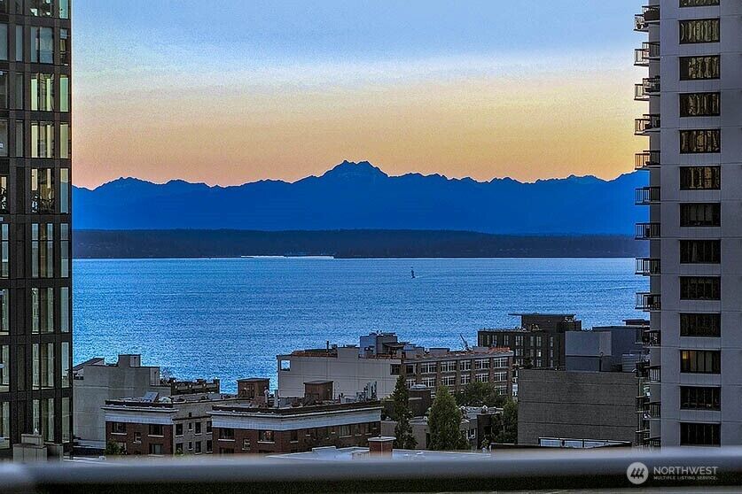 Property Photo:  1920  4th Avenue 1702  WA 98101 