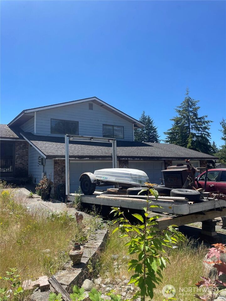 Property Photo: 2106 105th Street SE WA 98208