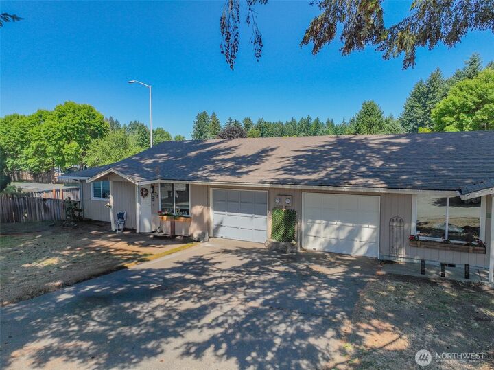 Property Photo:  