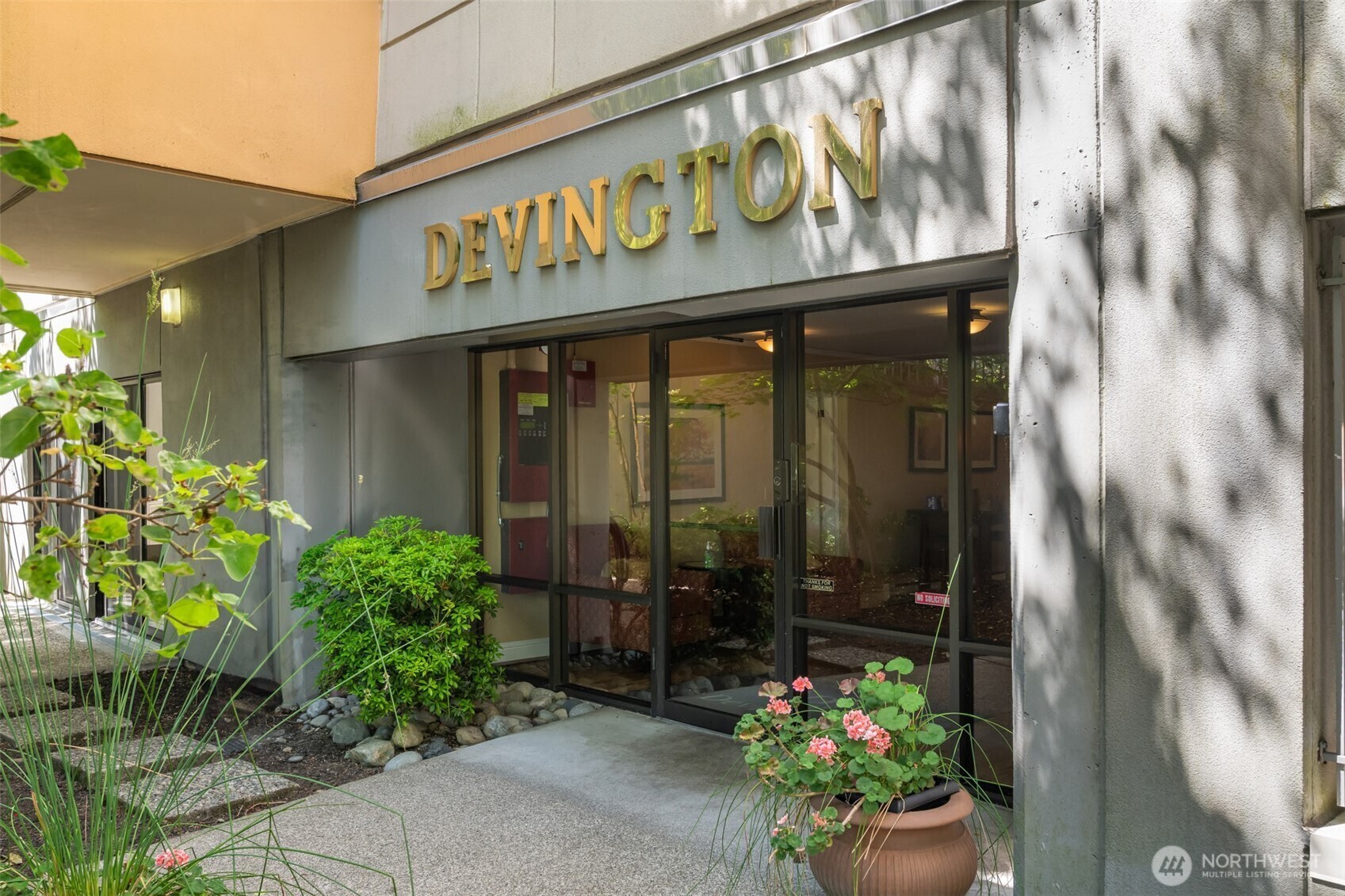Property Photo: 7600 SE 29th Street 305 WA 98040