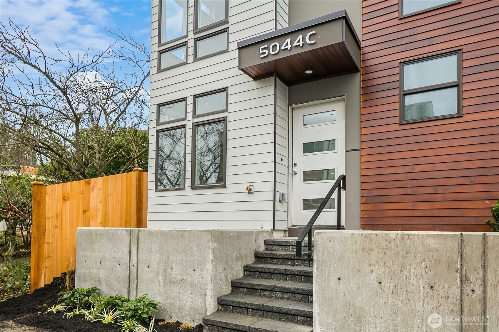 Property Photo: 5044 Sand Point Place NE C WA 98105