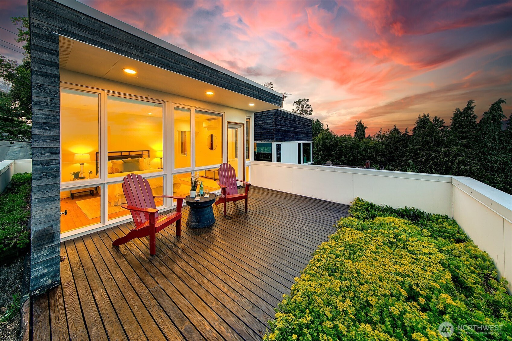 Property Photo: 3004 5th Avenue W WA 98119