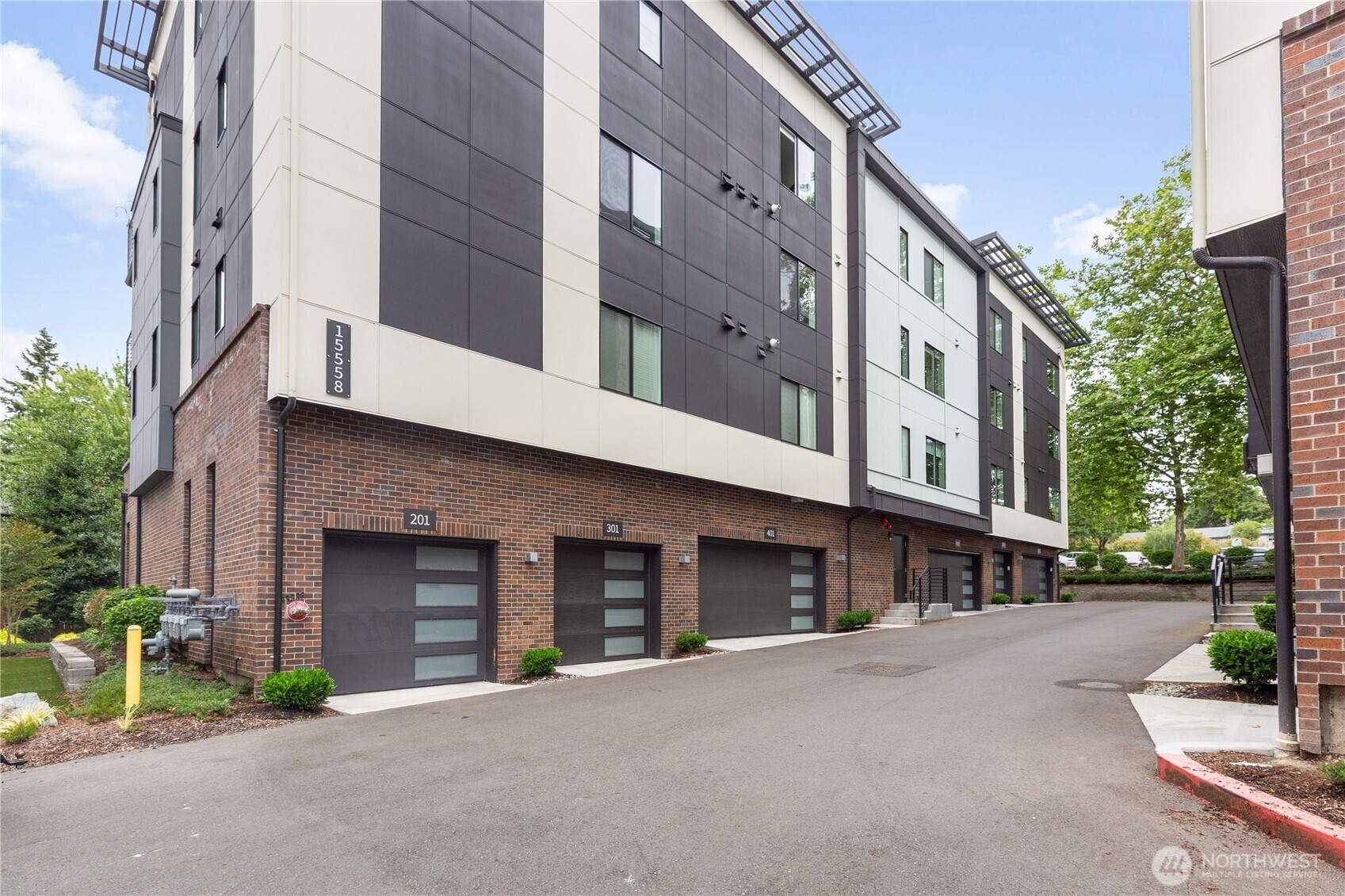 Property Photo: 15558 NE 15th Place 300 WA 98007