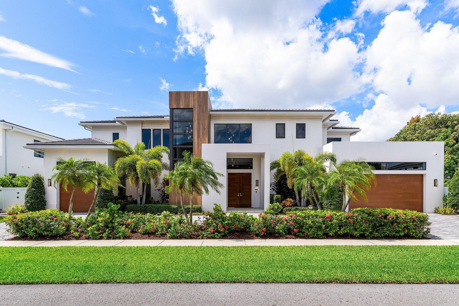 Property Photo:  450 NE 10th Street  FL 33432 