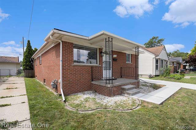Property Photo:  669 Highland Avenue  MI 48146 