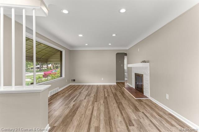 Property Photo:  1408 Sherwood Court  MI 48124 