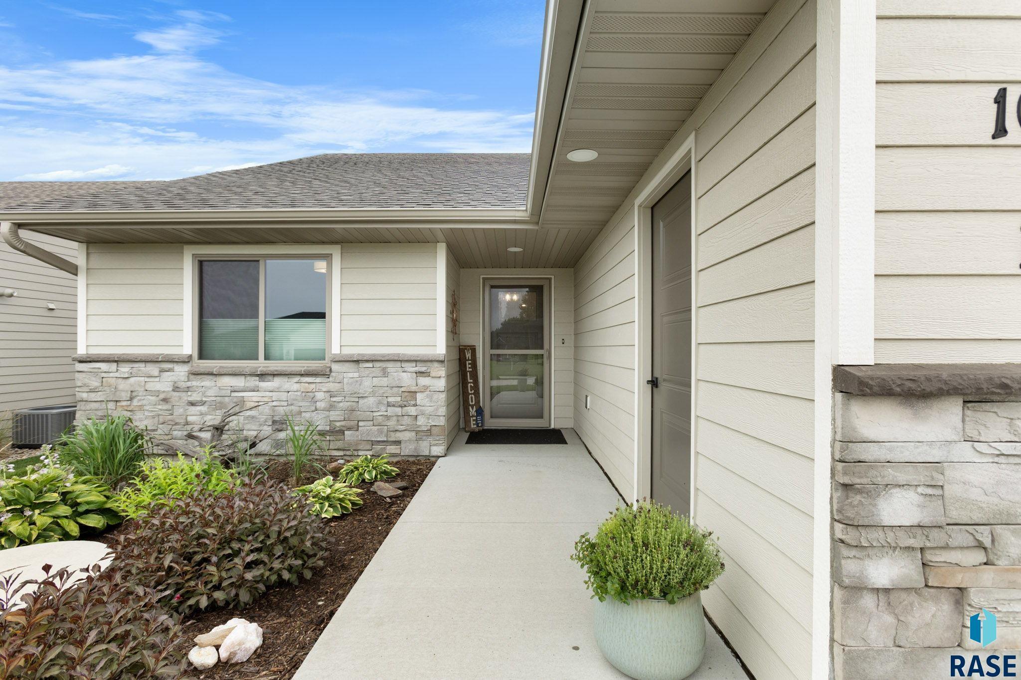 Property Photo:  106 S 15th Ave 1  IA 51246 