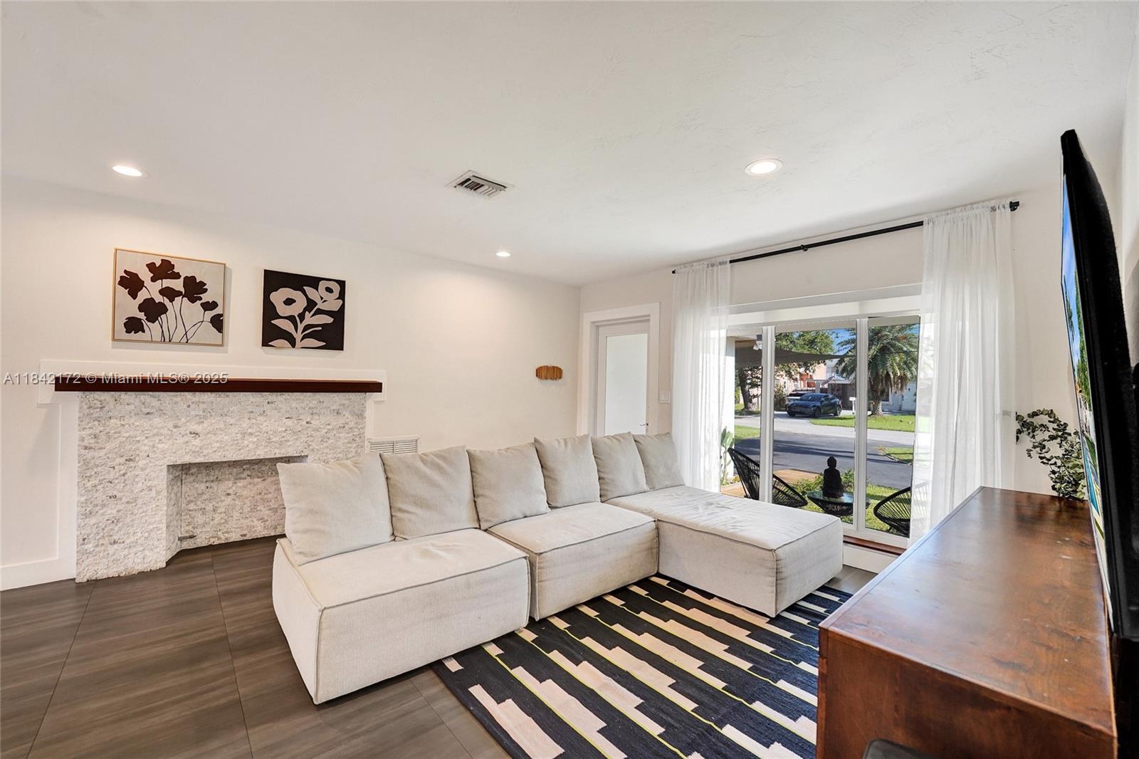 Property Photo:  1440 Grant St  FL 33020 