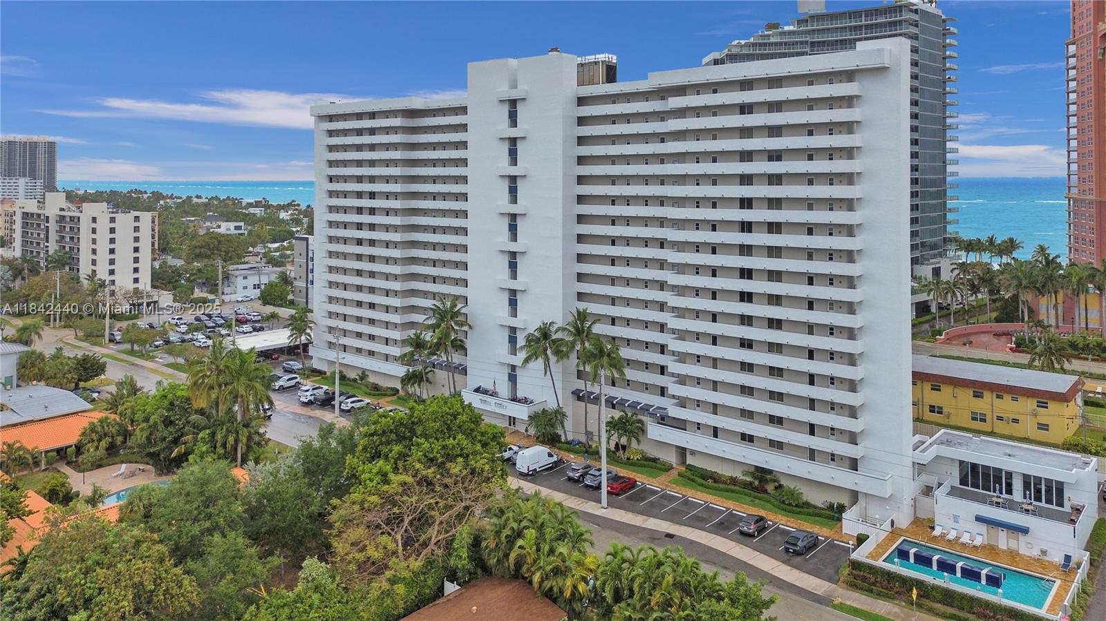 Property Photo:  2200 NE 33rd Ave 11H  FL 33305 