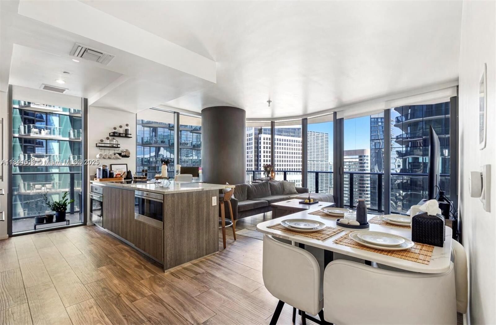 Property Photo: 801 S Miami Ave 3605 FL 33130