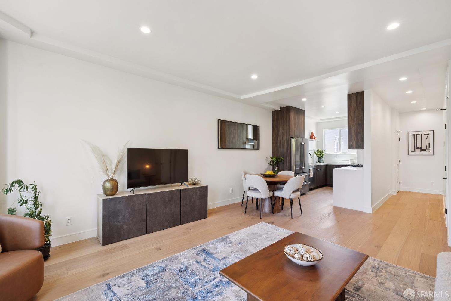 Property Photo:  1234 Francisco Street 1  CA 94123 