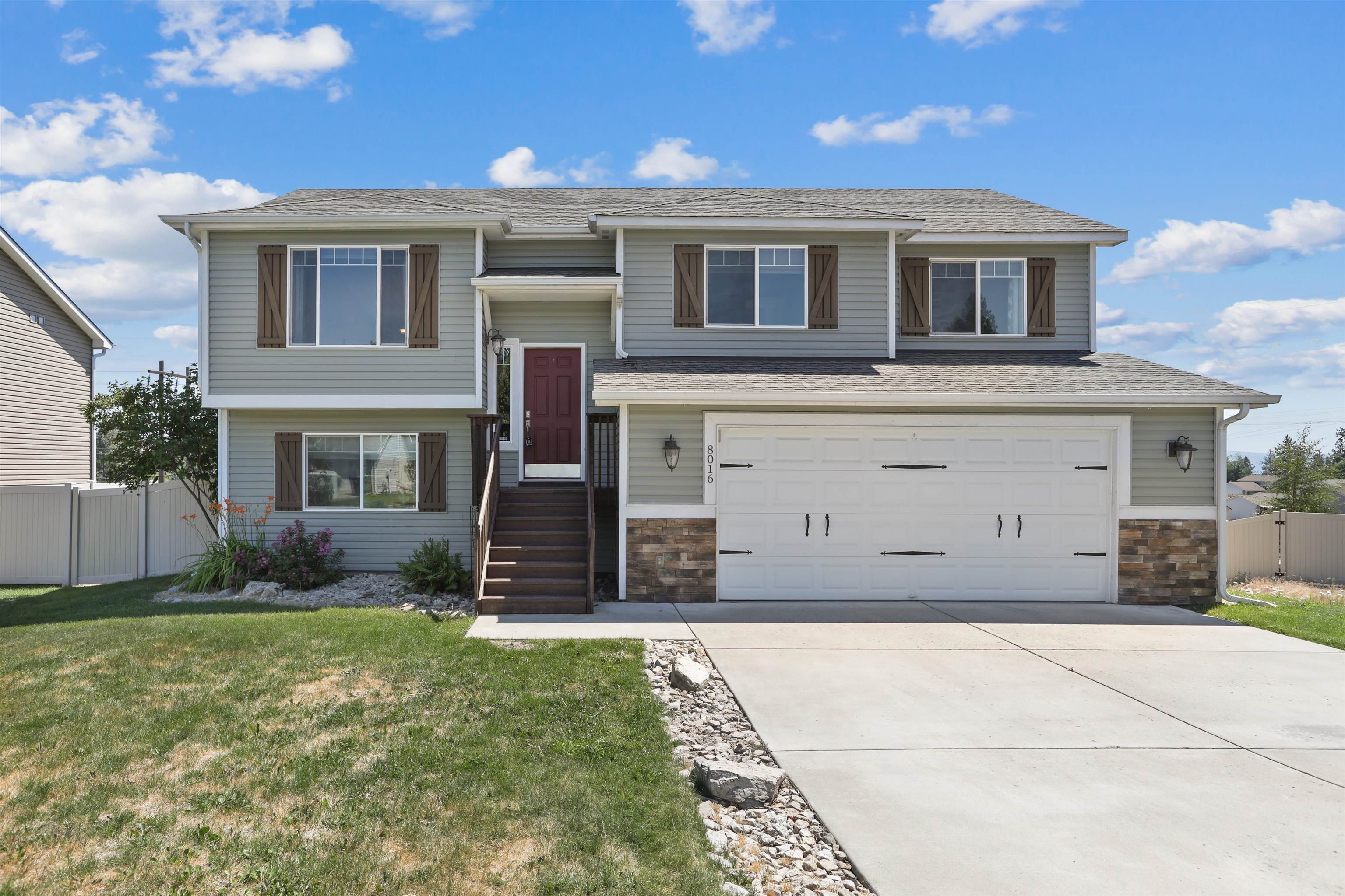 Property Photo: 8016 E Sommerset Ct WA 99217