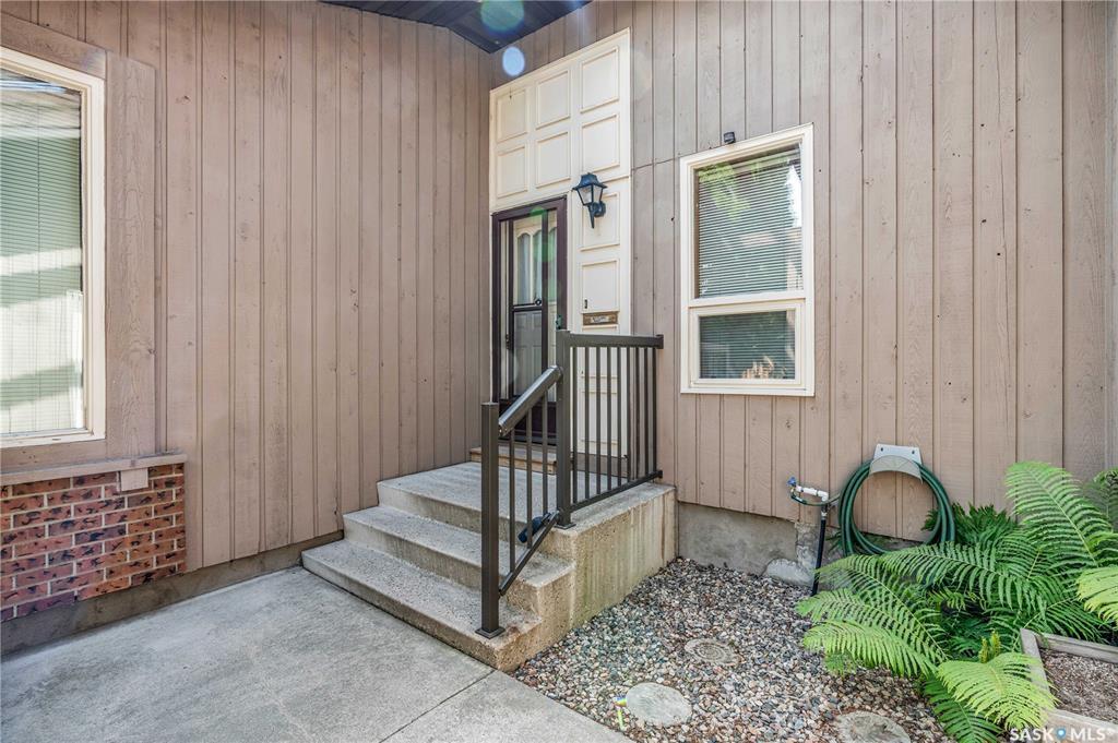 Property Photo:  606 Whitewood Way  SK S7J 4L6 