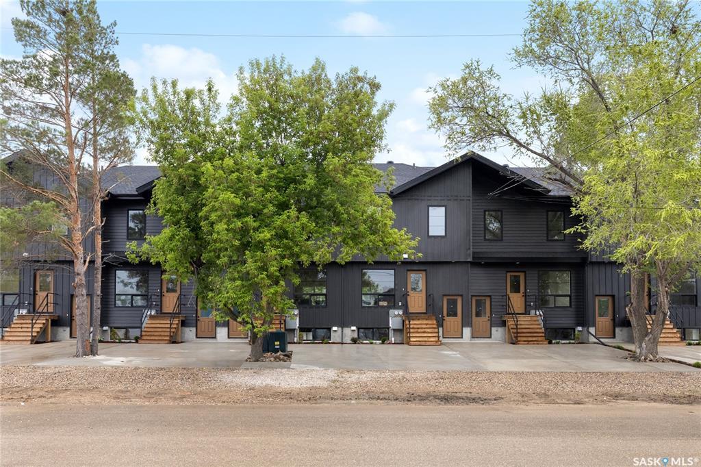 Property Photo: 75 3rd Avenue 3 A/B SK S0G 3C0