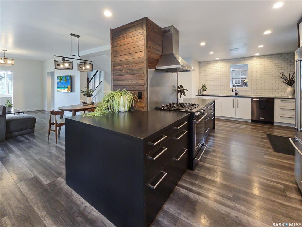 Property Photo:  227 H Avenue S  SK S7M 1W1 