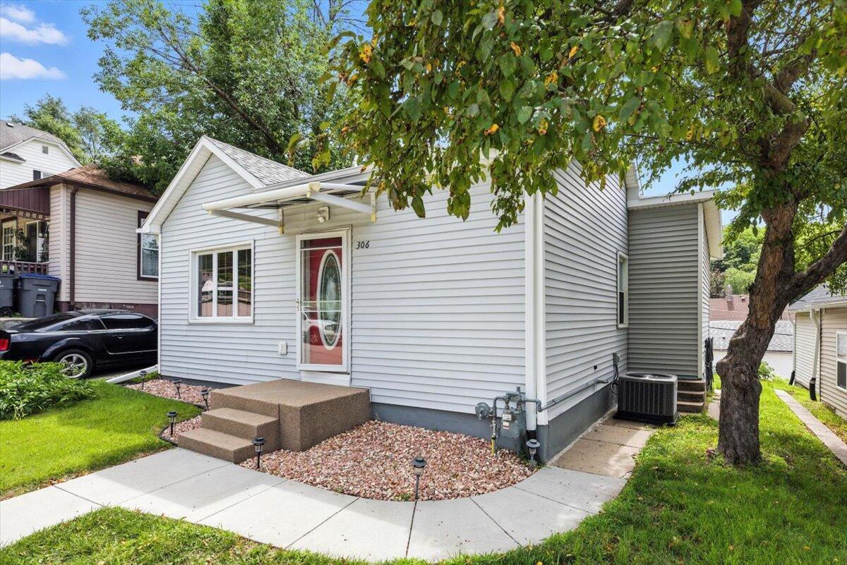 Property Photo: 306 Stutsman Street IA 51503