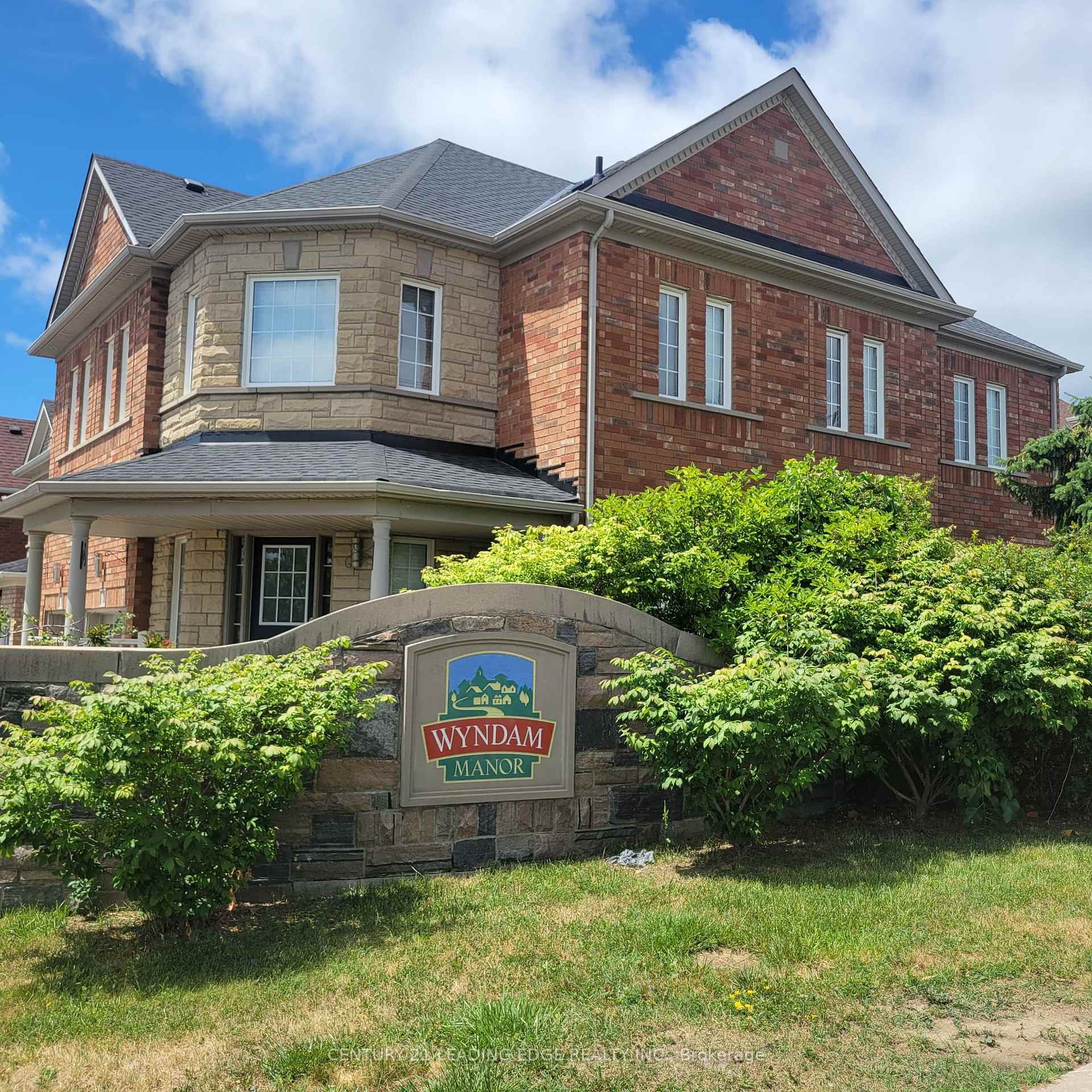 Photo de la propriété:  2 Thackery Drive  ON L1T 0B7 