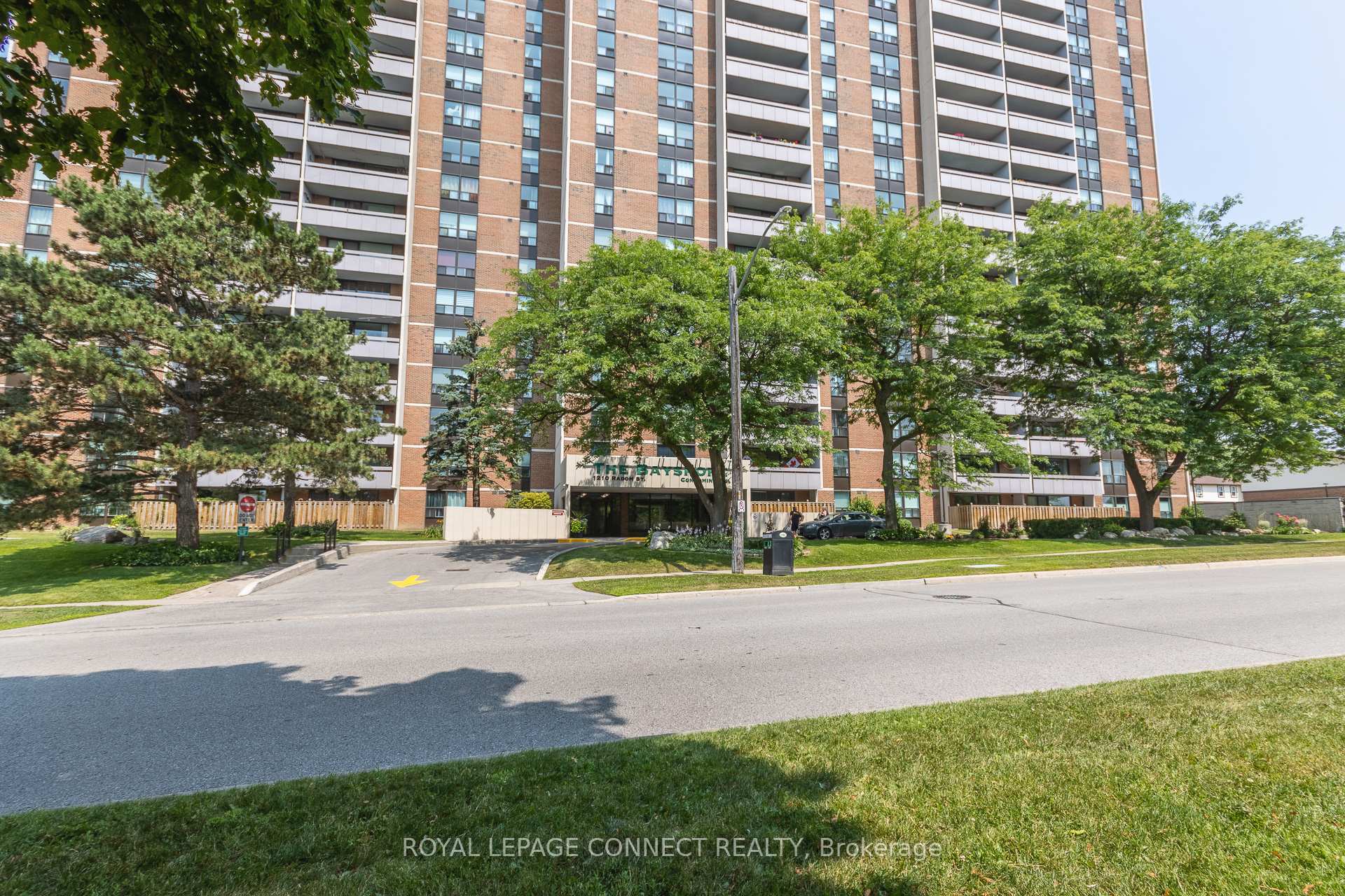 1210 Radom Street 404  Pickering ON L1W 2Z3 photo