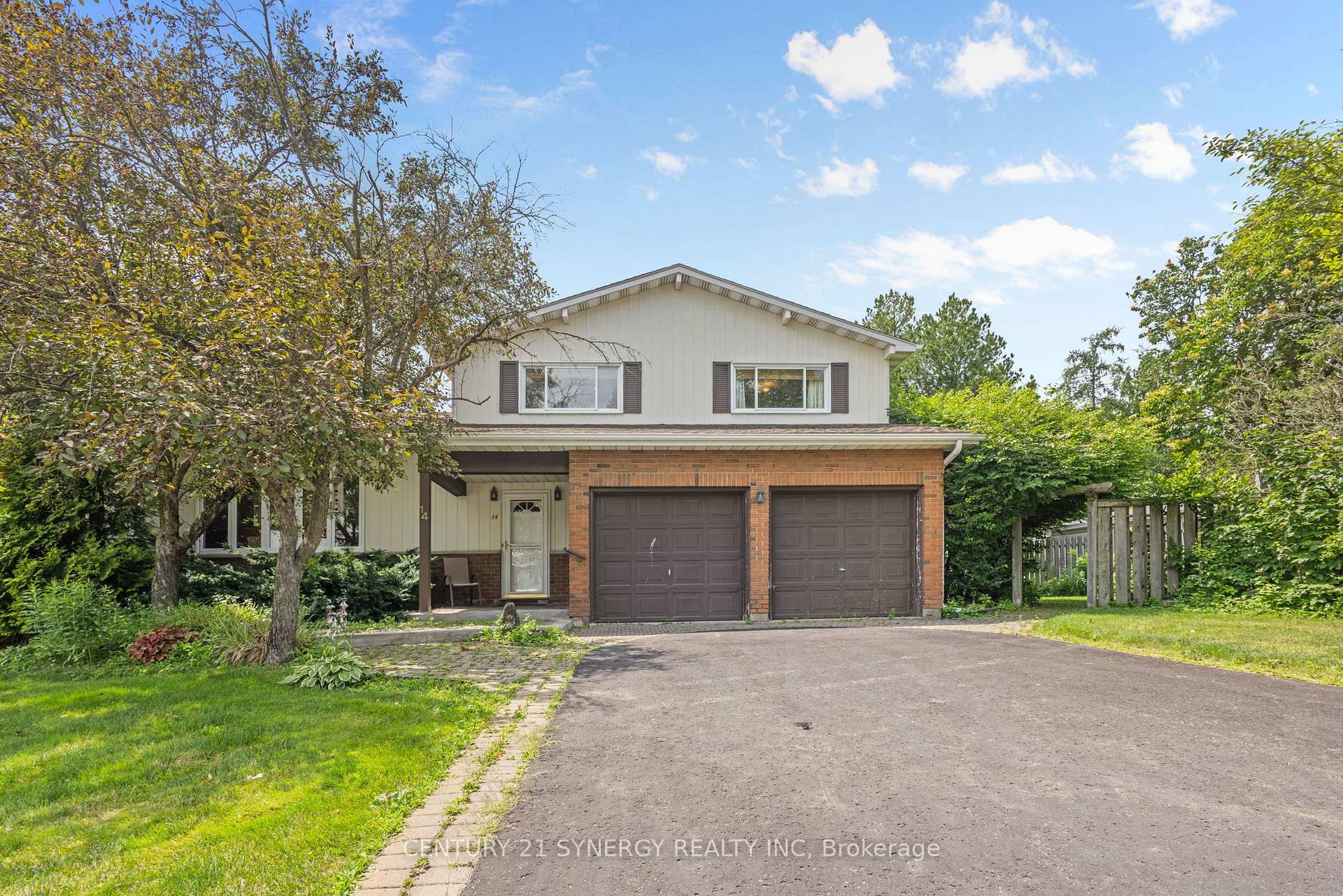 Photo de la propriété: 14 Silver Aspen Crescent ON K1B 3C5