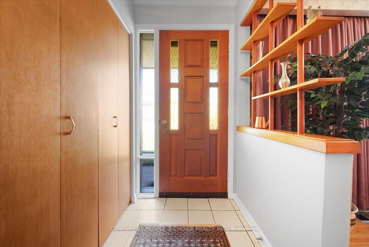 Property Photo:  2374 Truscott Drive  ON L5J 2B2 