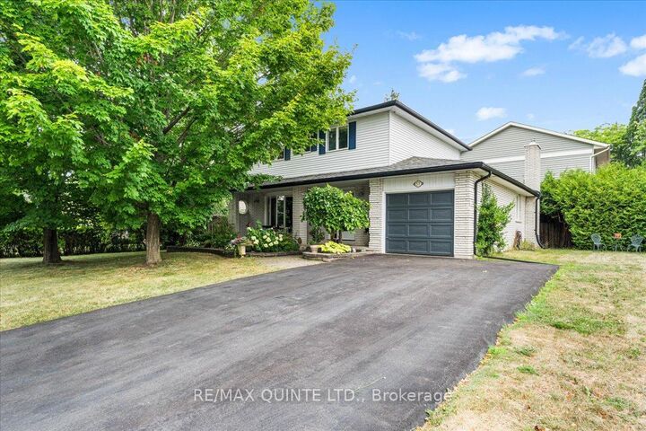 Property Photo:  57 Kensington Crescent  ON K8P 4T4 