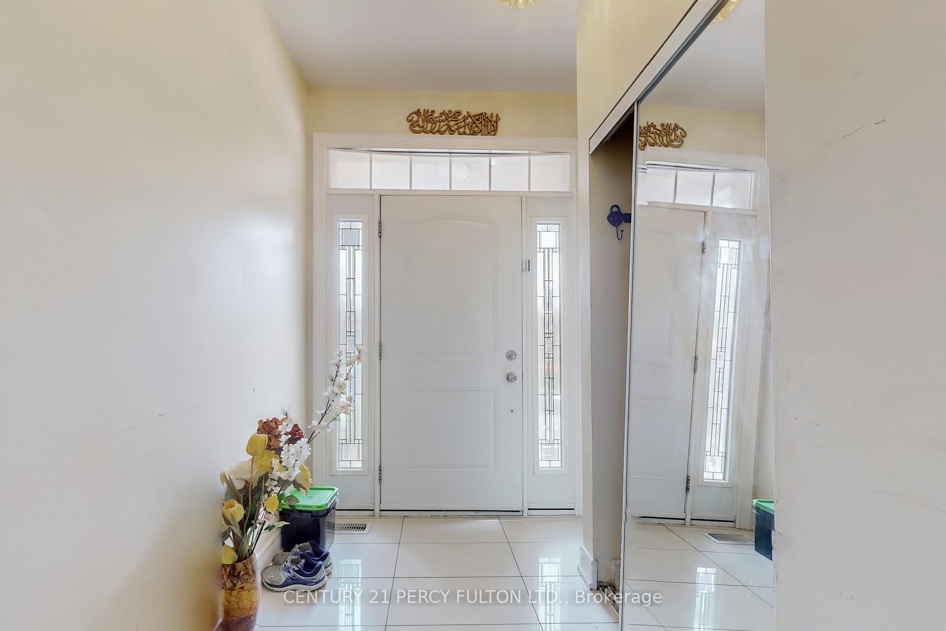 Property Photo: 33 Wanstead Avenue ON M1L 3L3