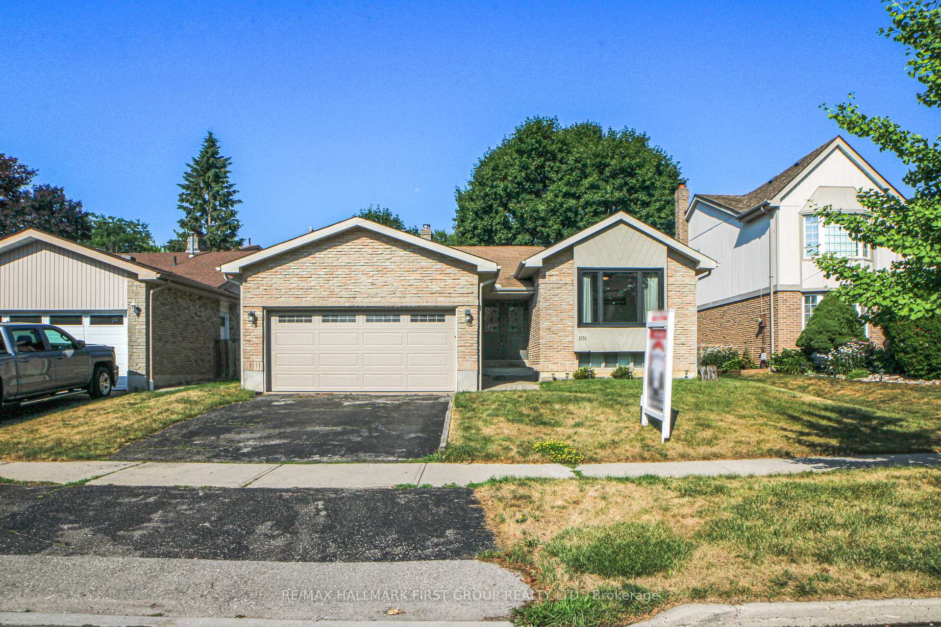 Property Photo:  1876 New Street  ON L1V 3M1 