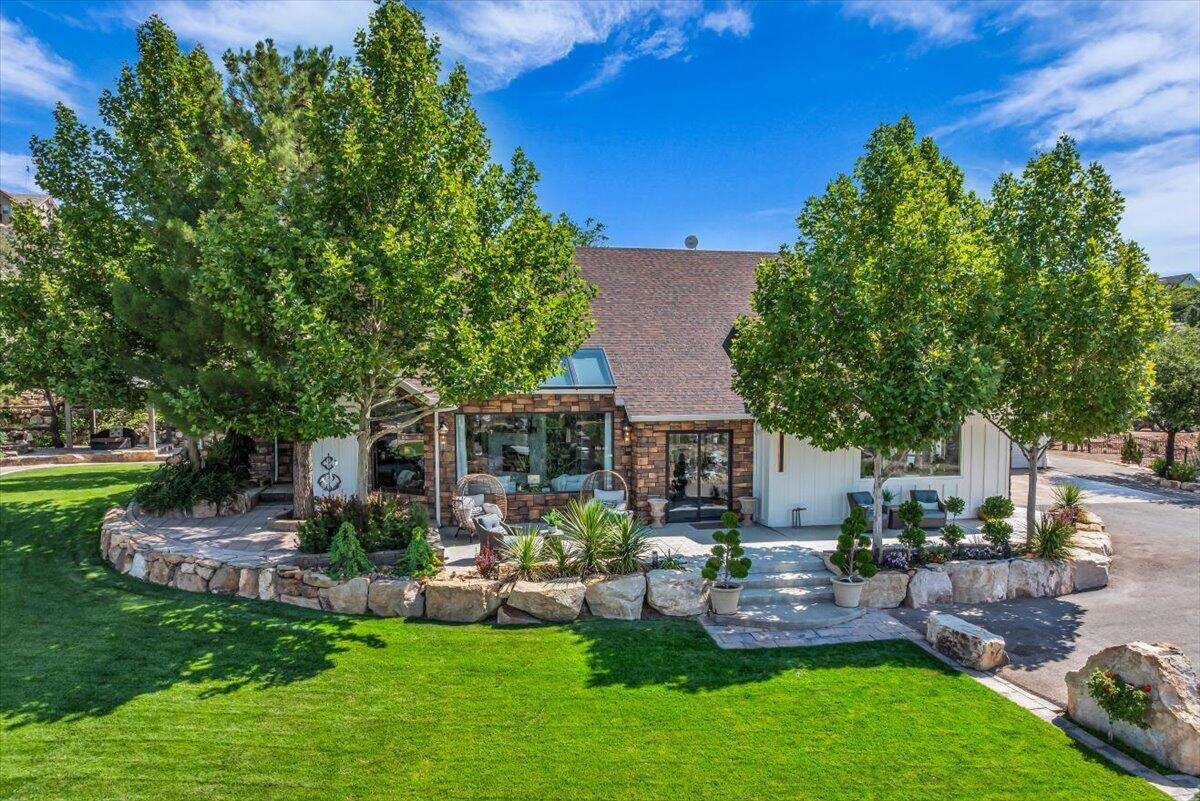 Property Photo:  8602 N Topaz Ct  UT 84770 