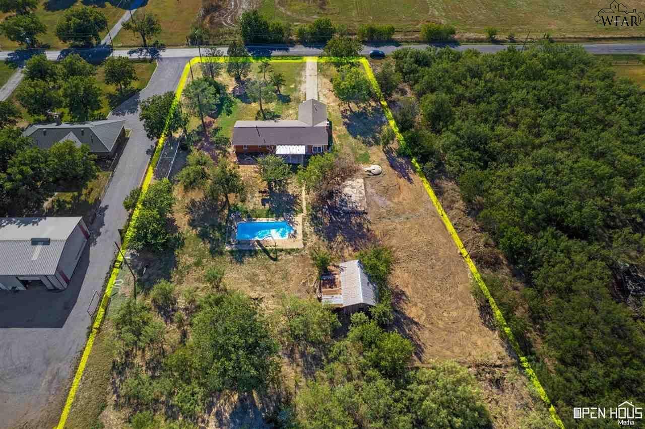 Property Photo:  649 Wellington Lane  TX 76305 