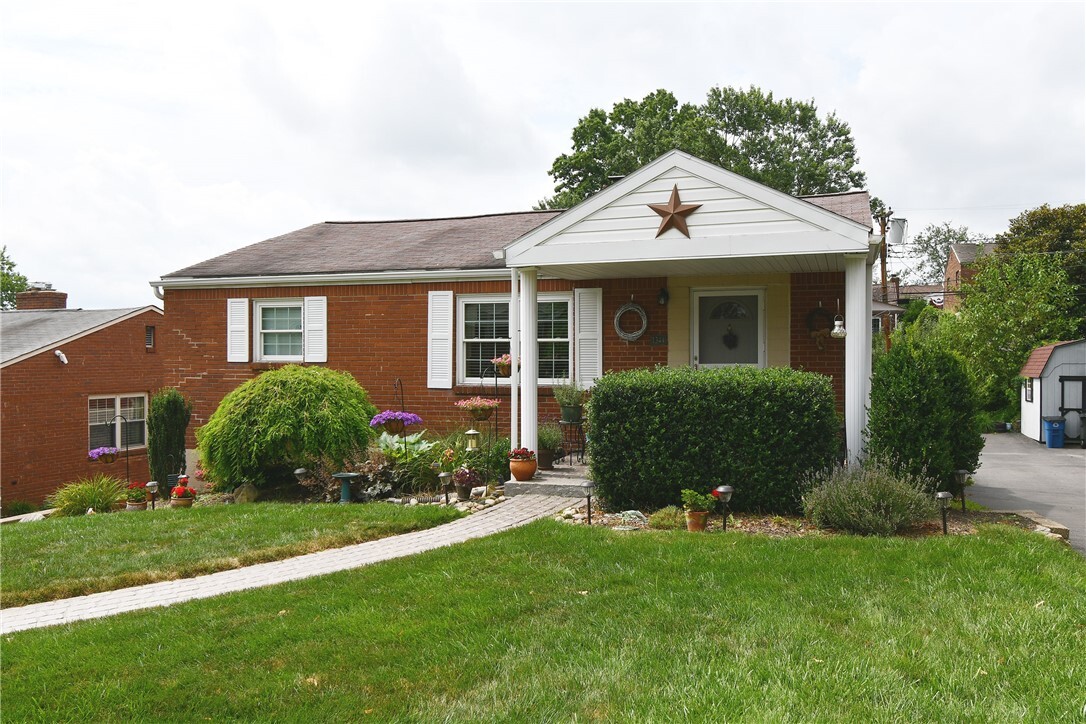Property Photo: 1344 Sylvandell Drive PA 15243