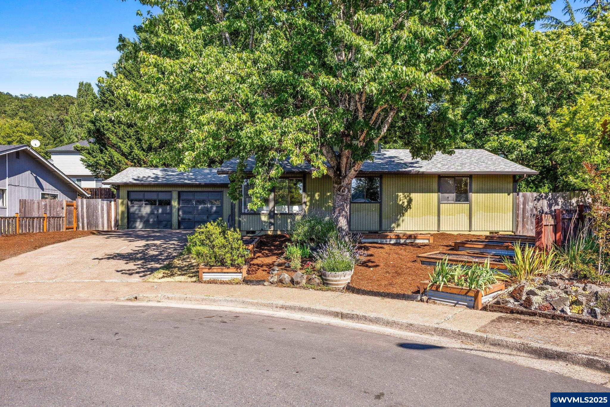 Property Photo: 339 Marlon St OR 97370