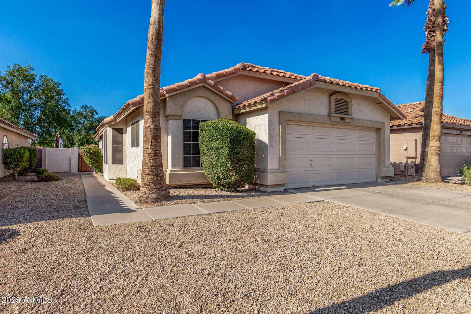 Property Photo: 914 W Redondo Drive AZ 85233