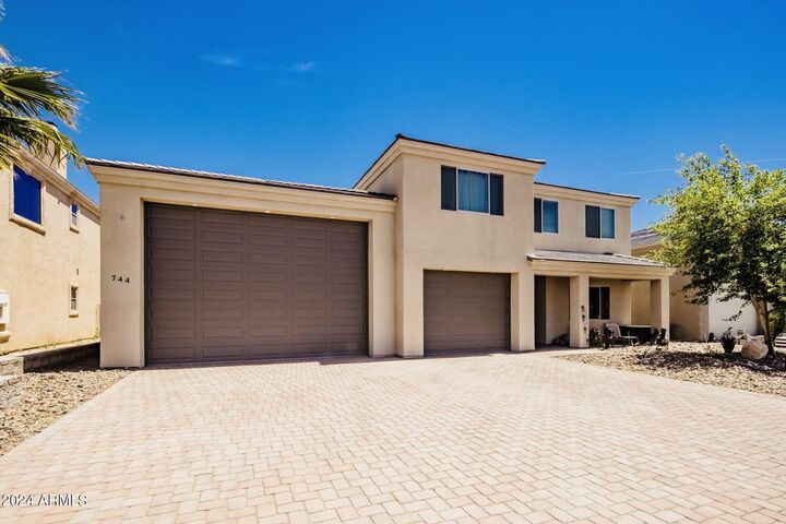 Property Photo:  744 Paseo Granada --  AZ 86406 