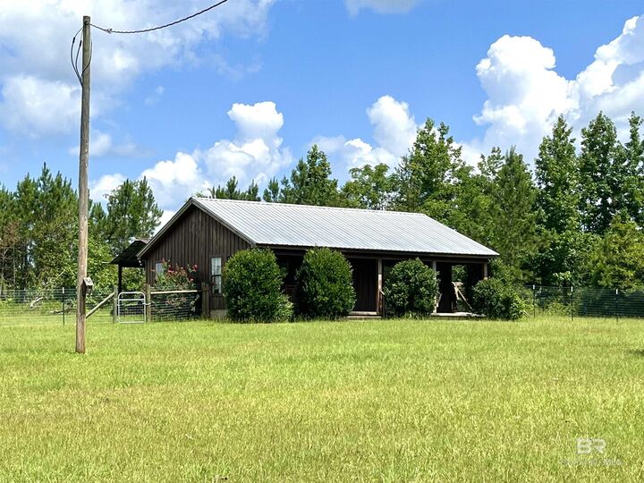 Property Photo:  879 N Friendship Drive  AL 36033 