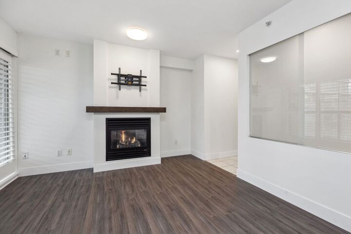 Property Photo: 989 Richards Street 2002 BC V6B 6R6