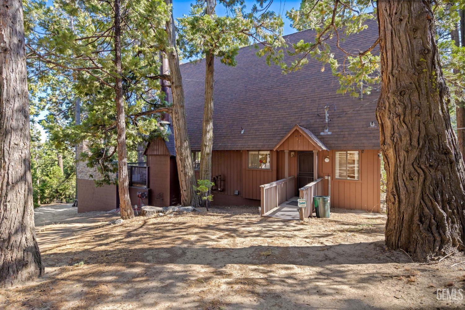 Property Photo: 1619 Crescent Drive CA 93285