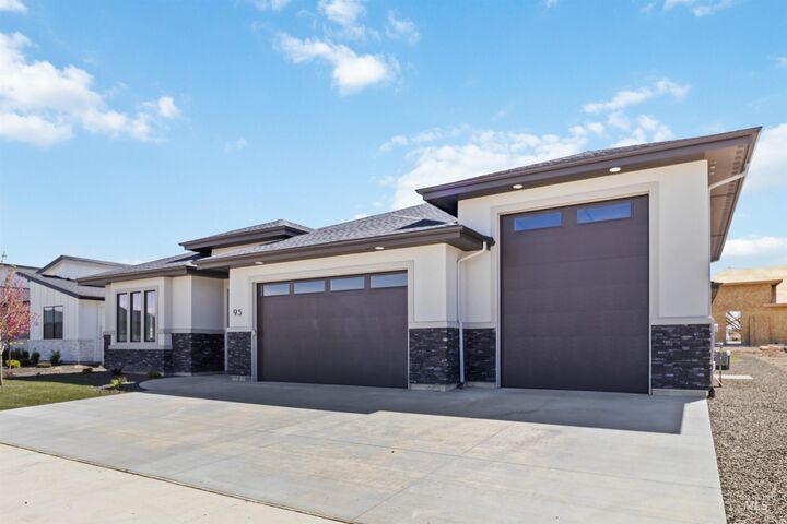 Property Photo:  95 E Jarvis St  ID 83642 