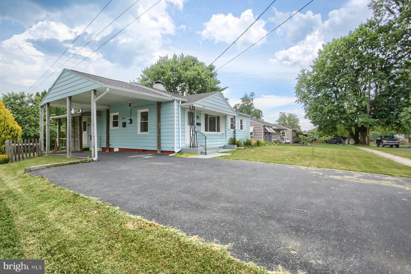 Property Photo:  18 Essex Road  PA 17011 