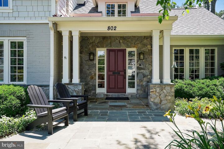 Property Photo: 802 Beverley Drive VA 22302