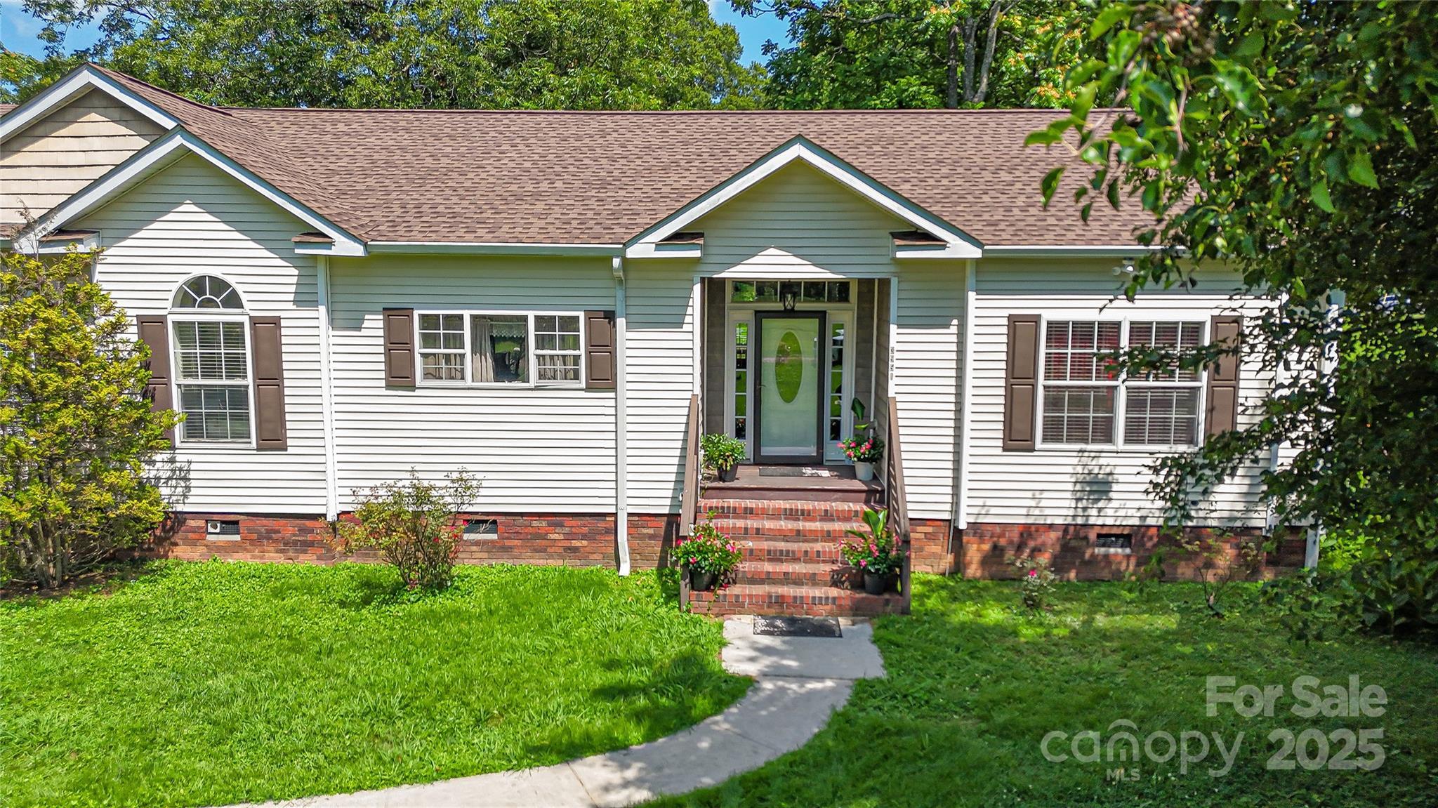 Property Photo: 3951 Springs Road NC 28613