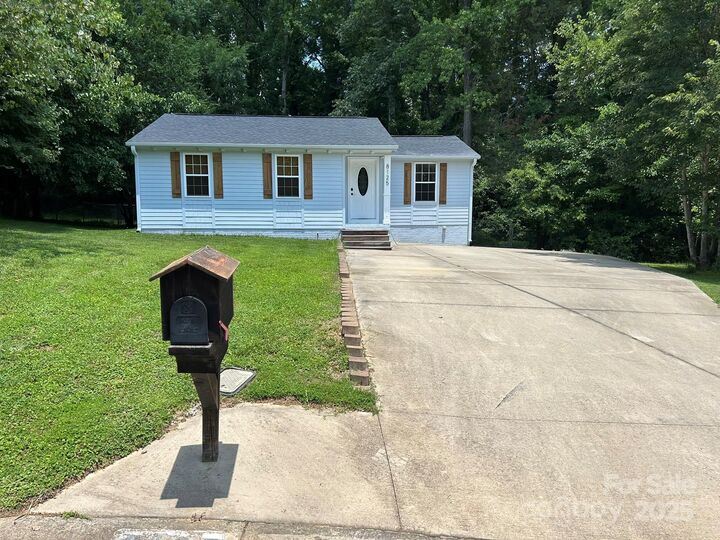 Property Photo:  8125 Holly Hill Road  NC 28227 