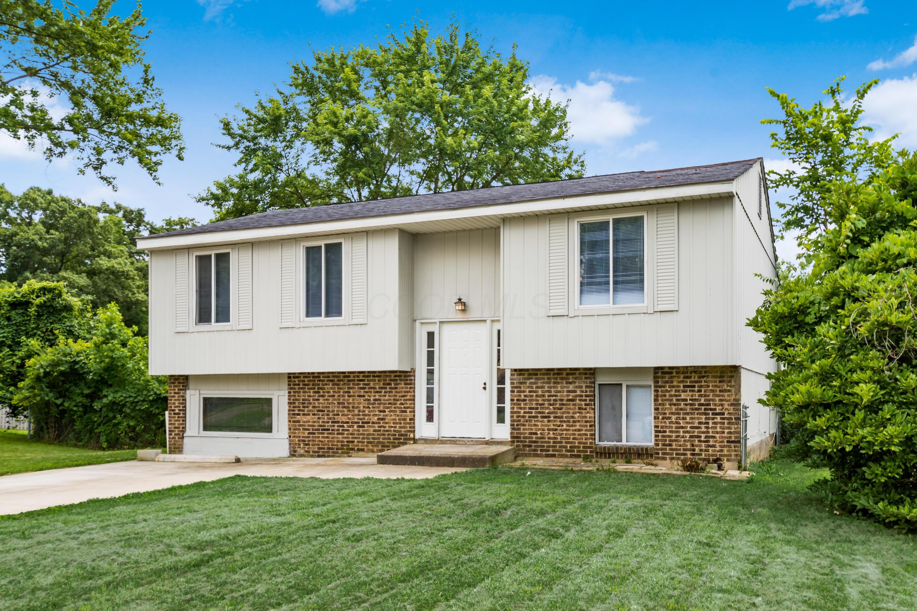 Property Photo: 2621 Ipswick Circle OH 43224