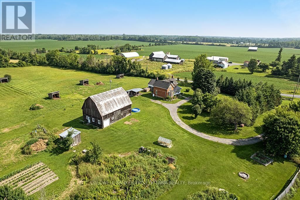Property Photo: 453 Day Road ON K7H 3C3