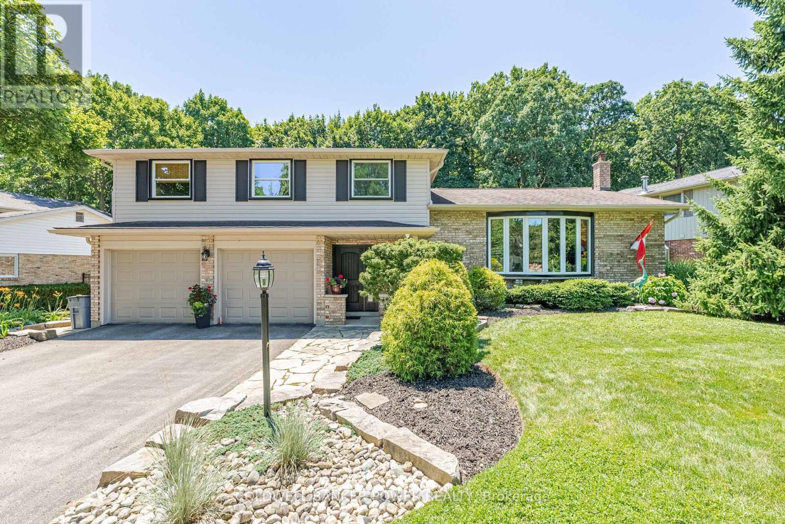 Property Photo:  68 Hampton Crescent  ON N6H 2N9 